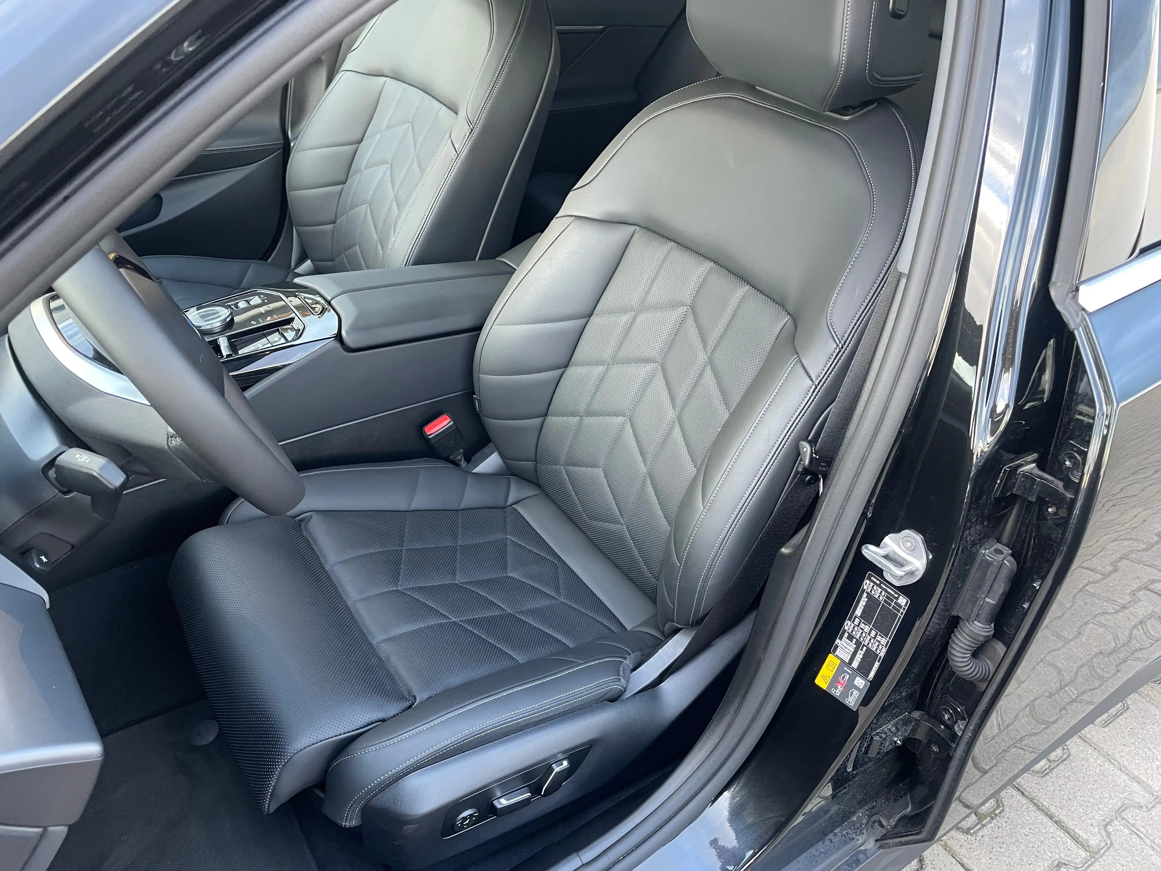 BMW i5 40 eDrive — photo 12