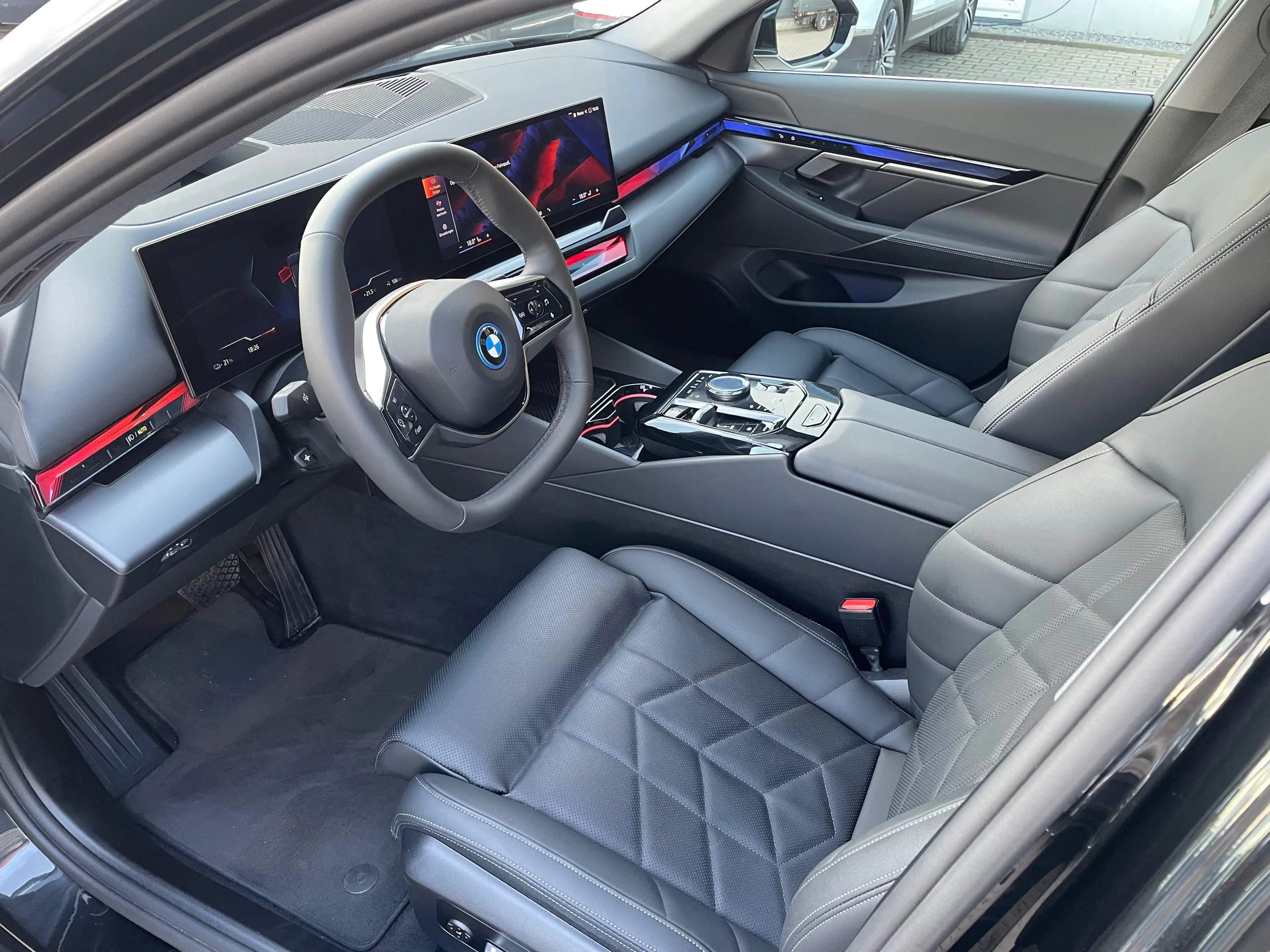 BMW i5 40 eDrive — photo 11