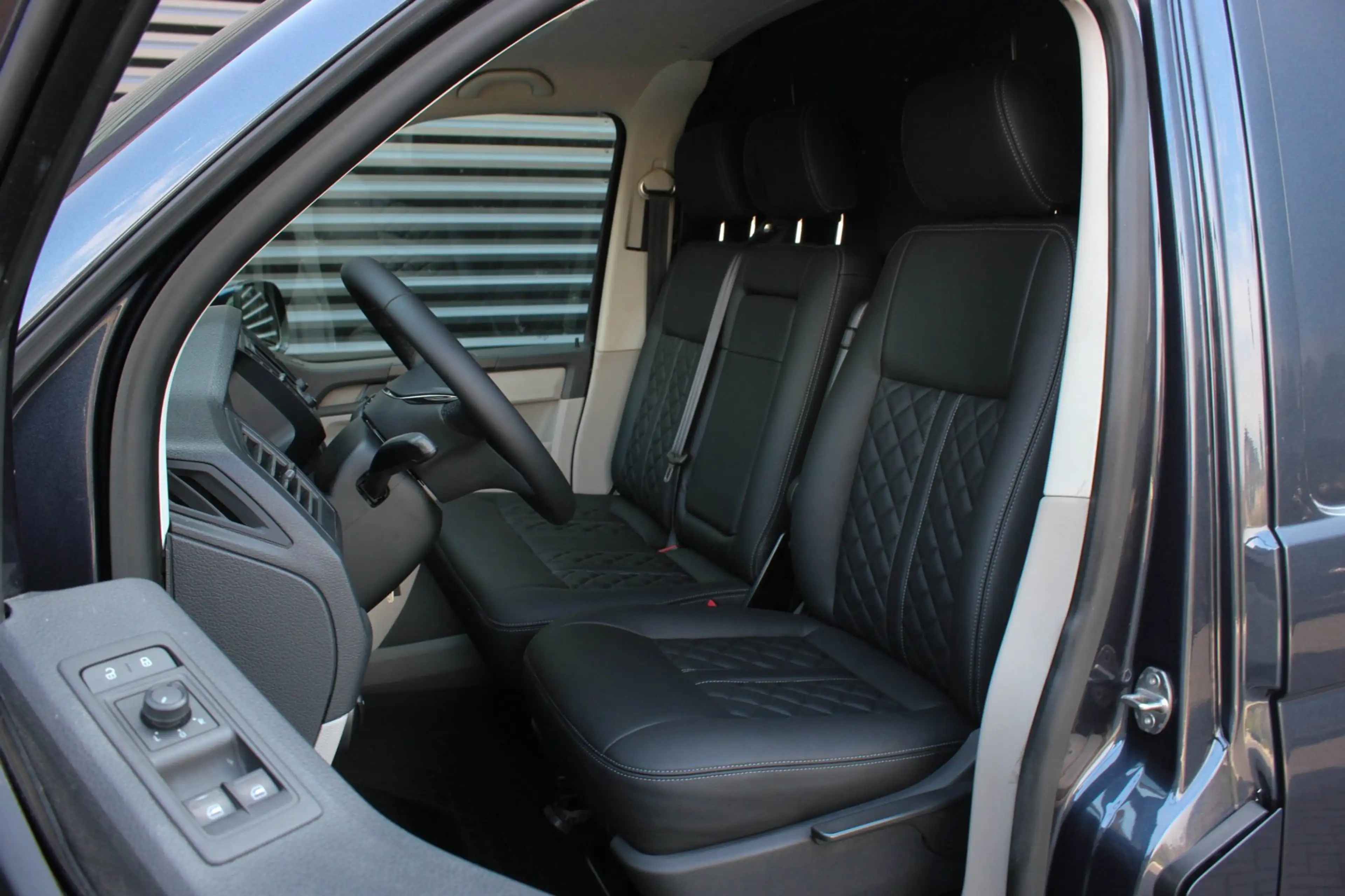 Volkswagen Transporter 2.0 TDI L2H1 150PK JB-EDITION / PDC / VERLAGINGSVE — photo 14
