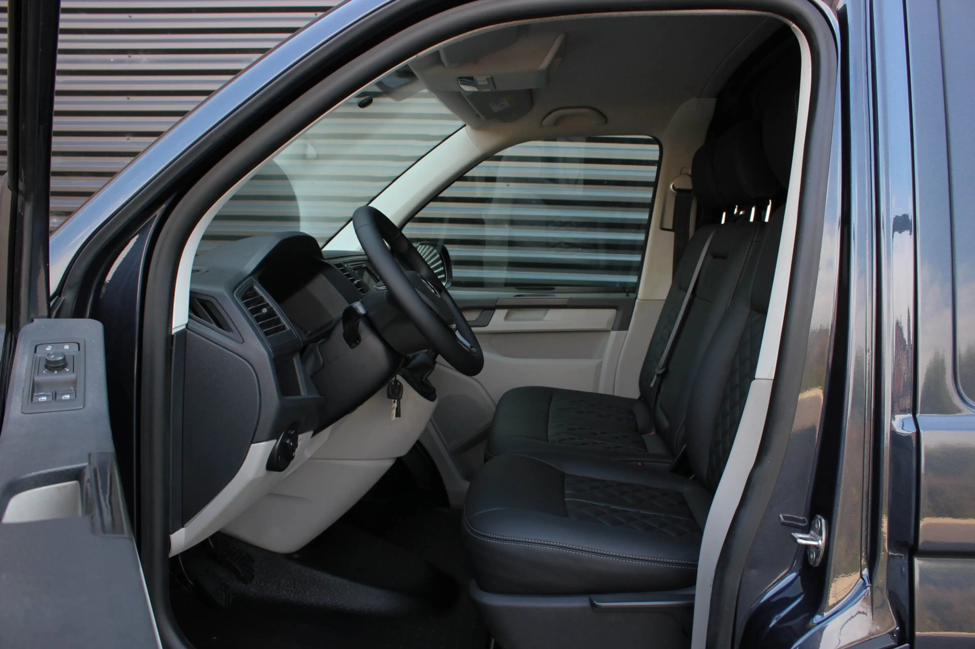 Volkswagen Transporter 2.0 TDI L2H1 150PK JB-EDITION / PDC / VERLAGINGSVE — photo 13