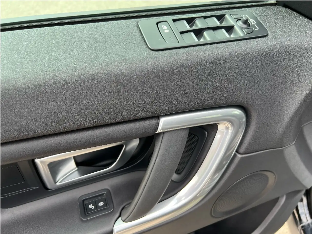 Land Rover Discovery Sport снимка Land Rover Discovery Sport