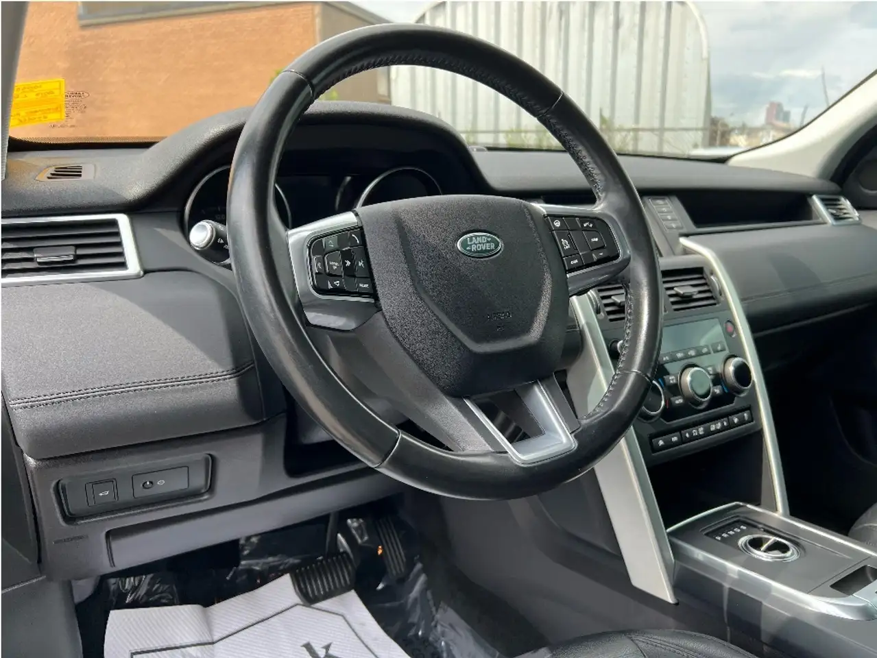 Land Rover Discovery Sport снимка Land Rover Discovery Sport