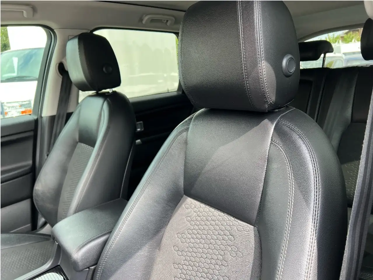 Land Rover Discovery Sport снимка Land Rover Discovery Sport