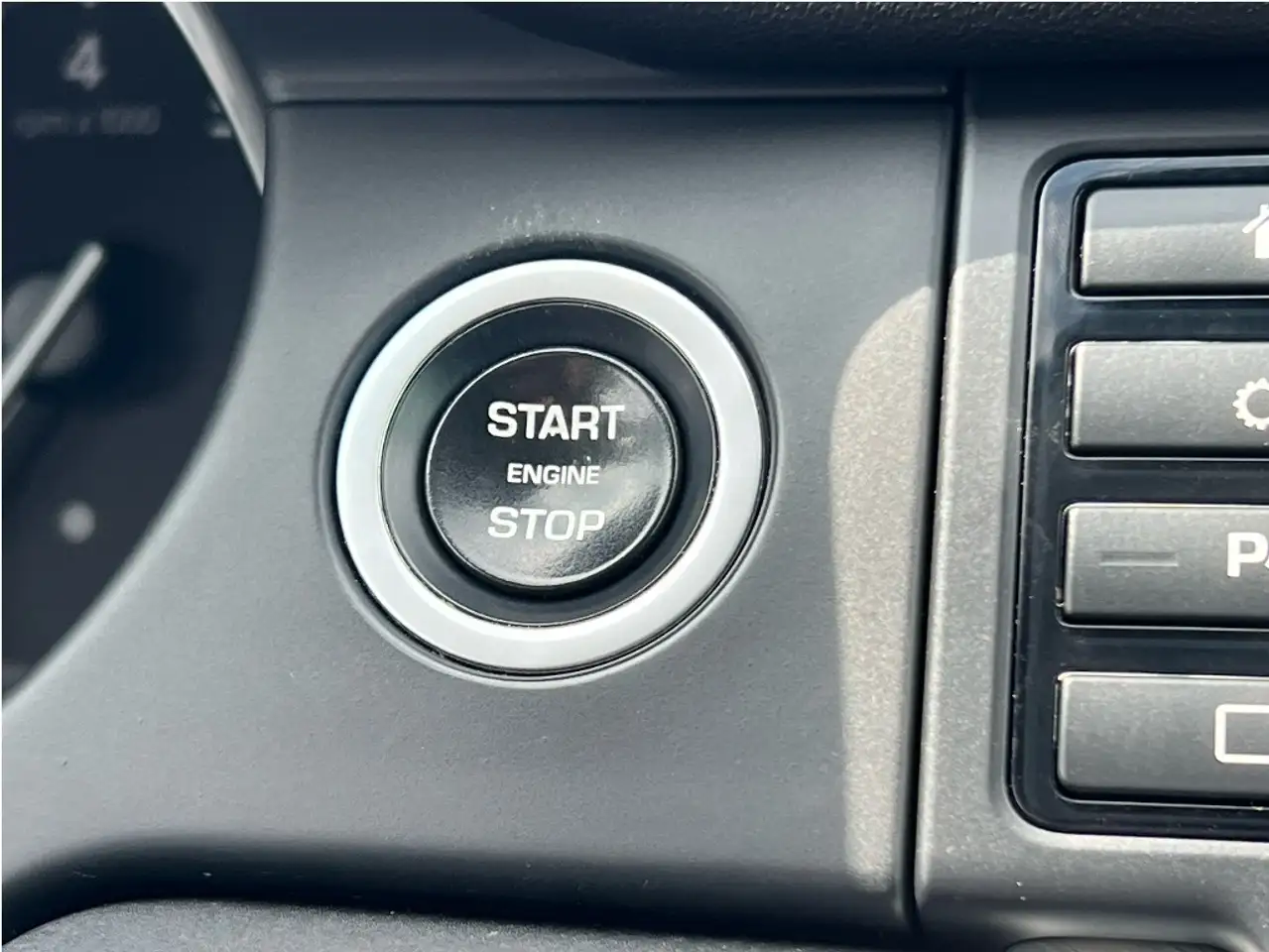 Land Rover Discovery Sport снимка Land Rover Discovery Sport