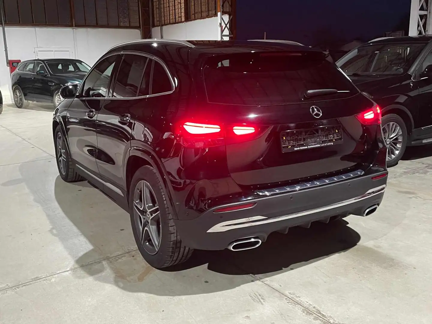 Mercedes-Benz GLA 180 Automatic AMG Line Premium Garanzia Uff. Nero - 2