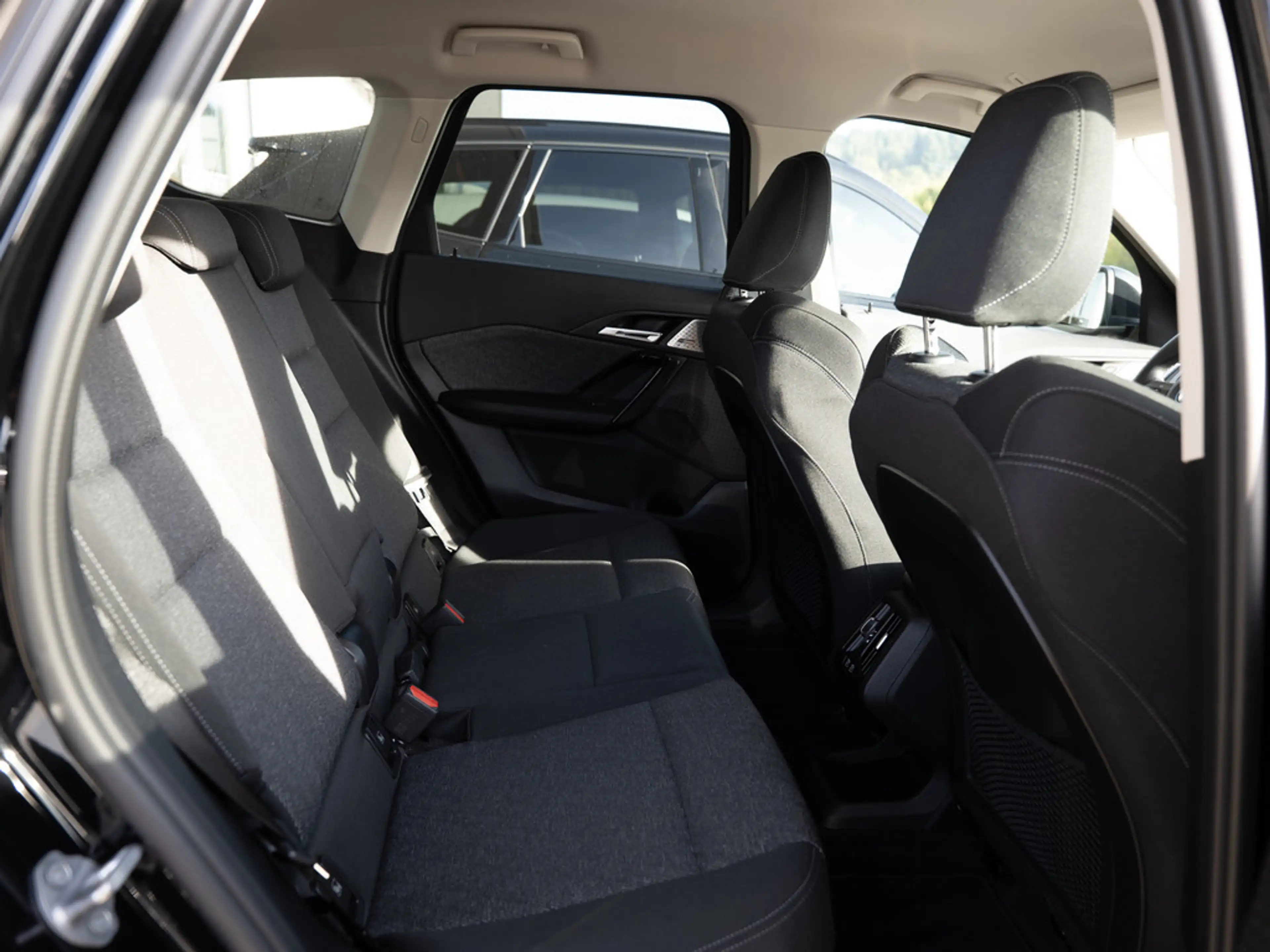 BMW X1 i xDrive30 LED NAVI H/K KAMERA SHZ PDC KLIMA — photo 9