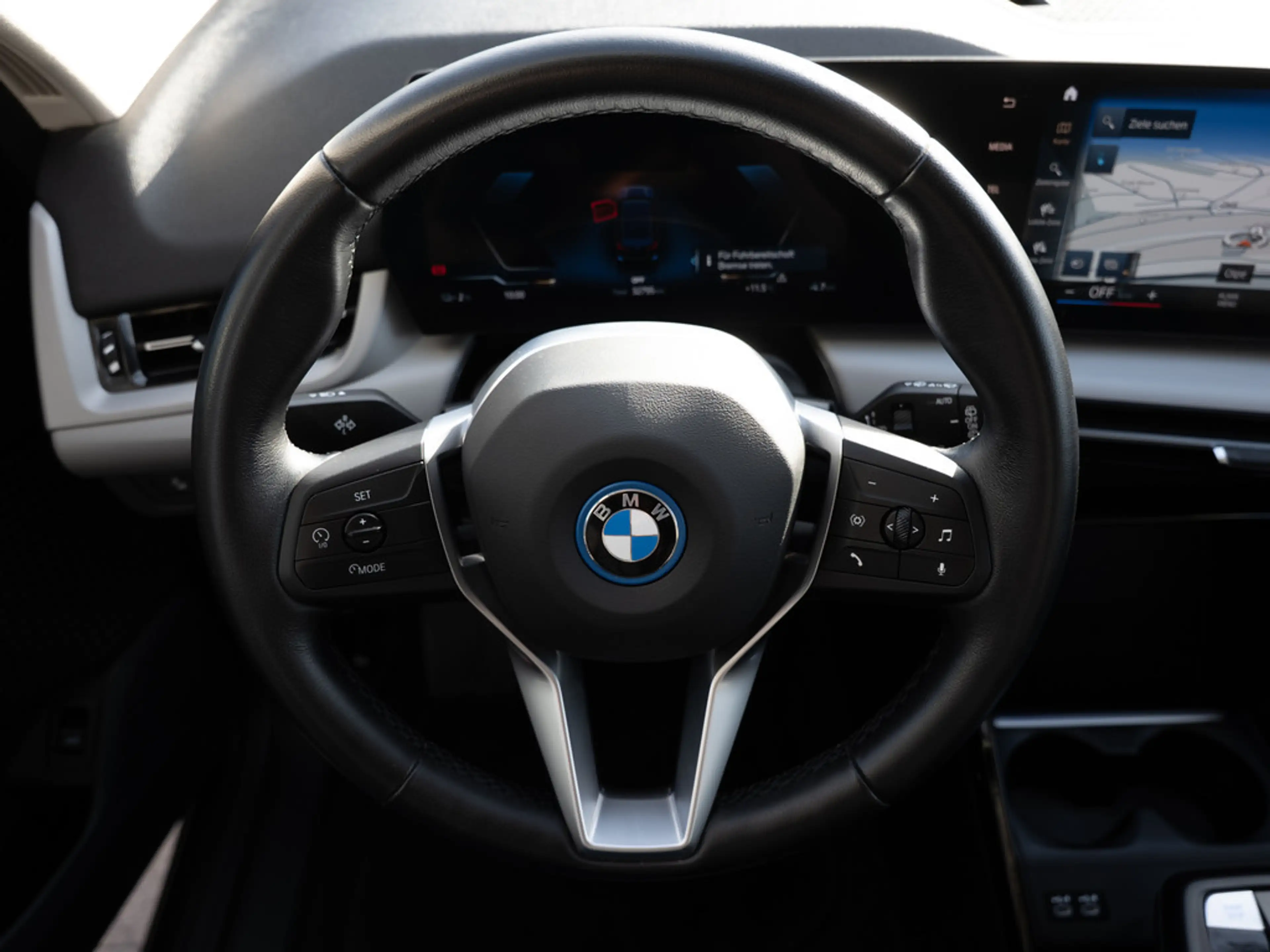 BMW X1 i xDrive30 LED NAVI H/K KAMERA SHZ PDC KLIMA — photo 14