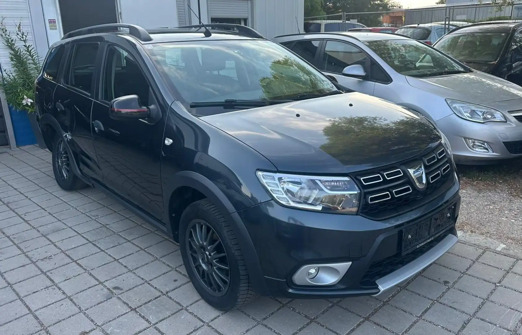 Dacia Logan MCV STEPWAY Charisma TCe 90 S&S Grau - 1