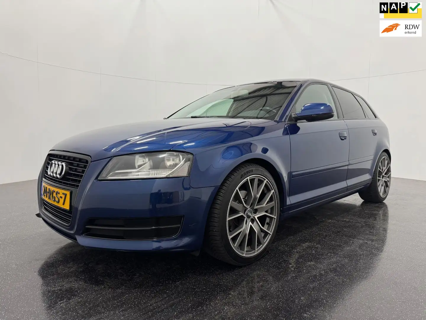 Audi A3 Sportback 1.2 TFSI Attraction Pro Line Business Bleu - 1