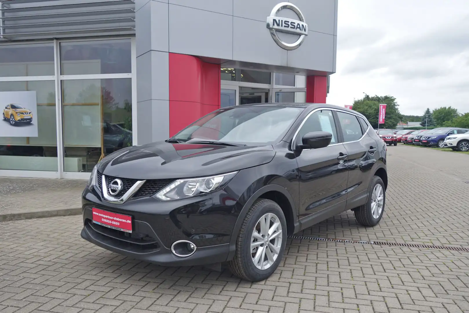 Nissan Qashqai 1.2 6MT 4X2 Acenta NC Schwarz - 1