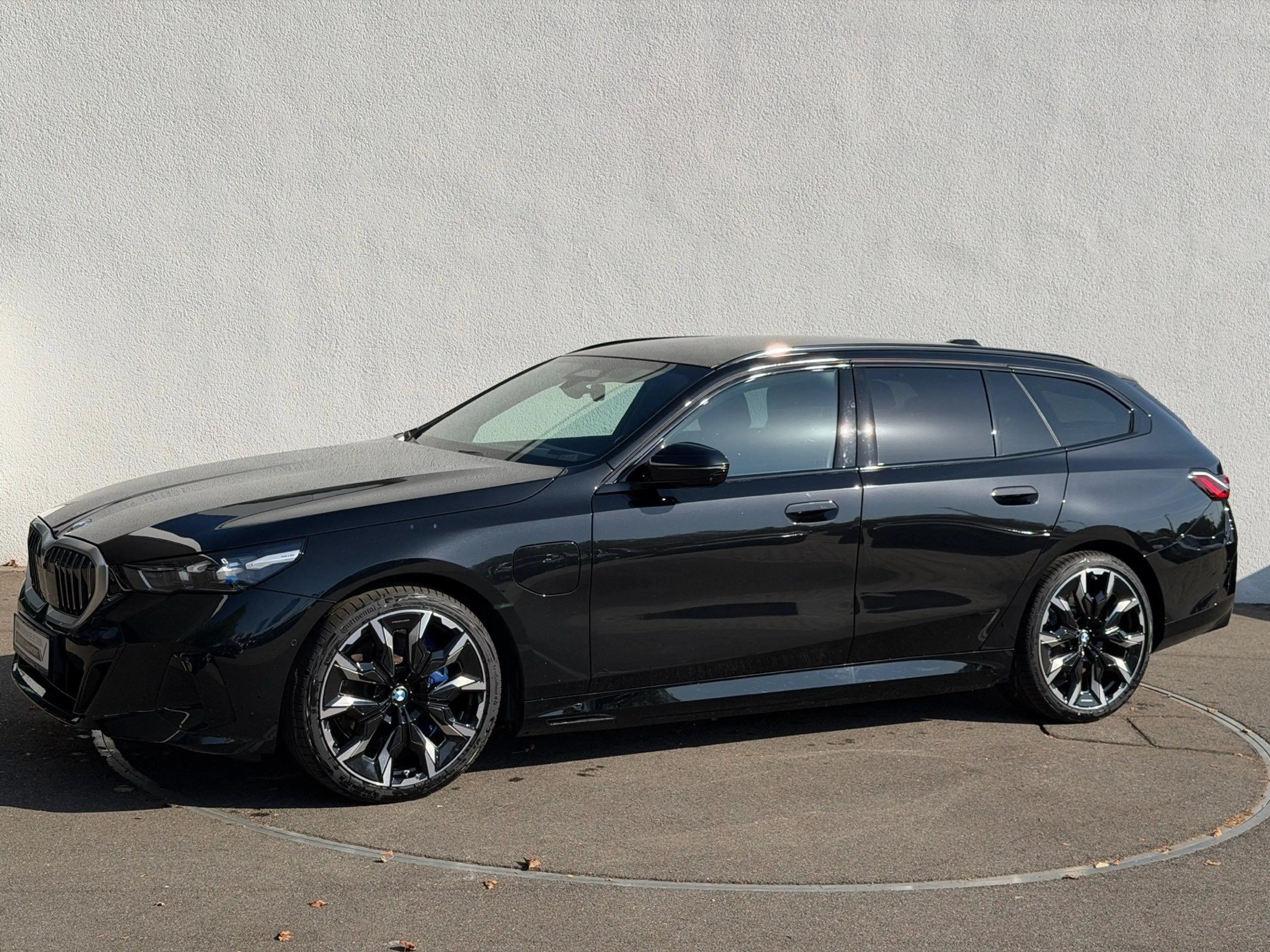 BMW 550 e xDrive Touring M SPORT+PA PROF+LM21+PANO — photo 2