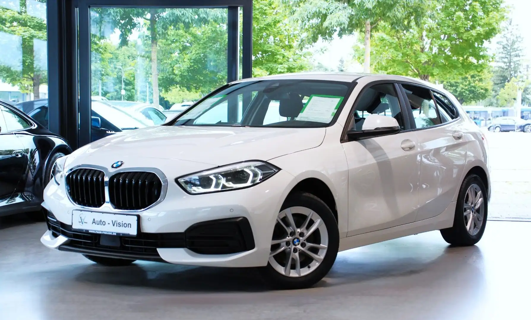 BMW 116 d (F40) Aut. *LED*Temp*SHZ*Navi*AppleCP Weiß - 1