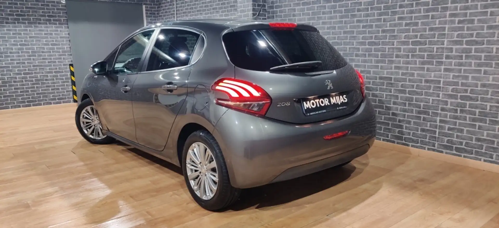 Peugeot 208 1.6BlueHDi Style 100 Gris - 2