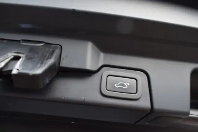 Land Rover Range Rover Evoque view 9
