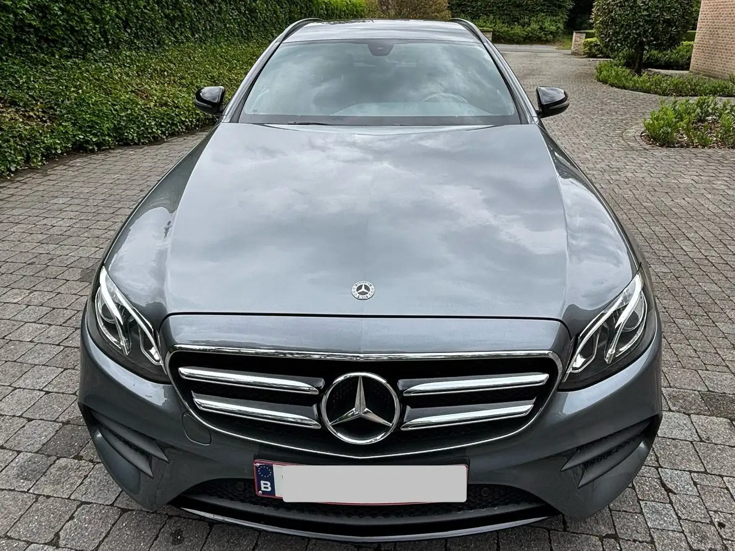 Mercedes-Benz E 200 E 200 4Matic T 9G-TRONIC AMG Line Grijs - 1