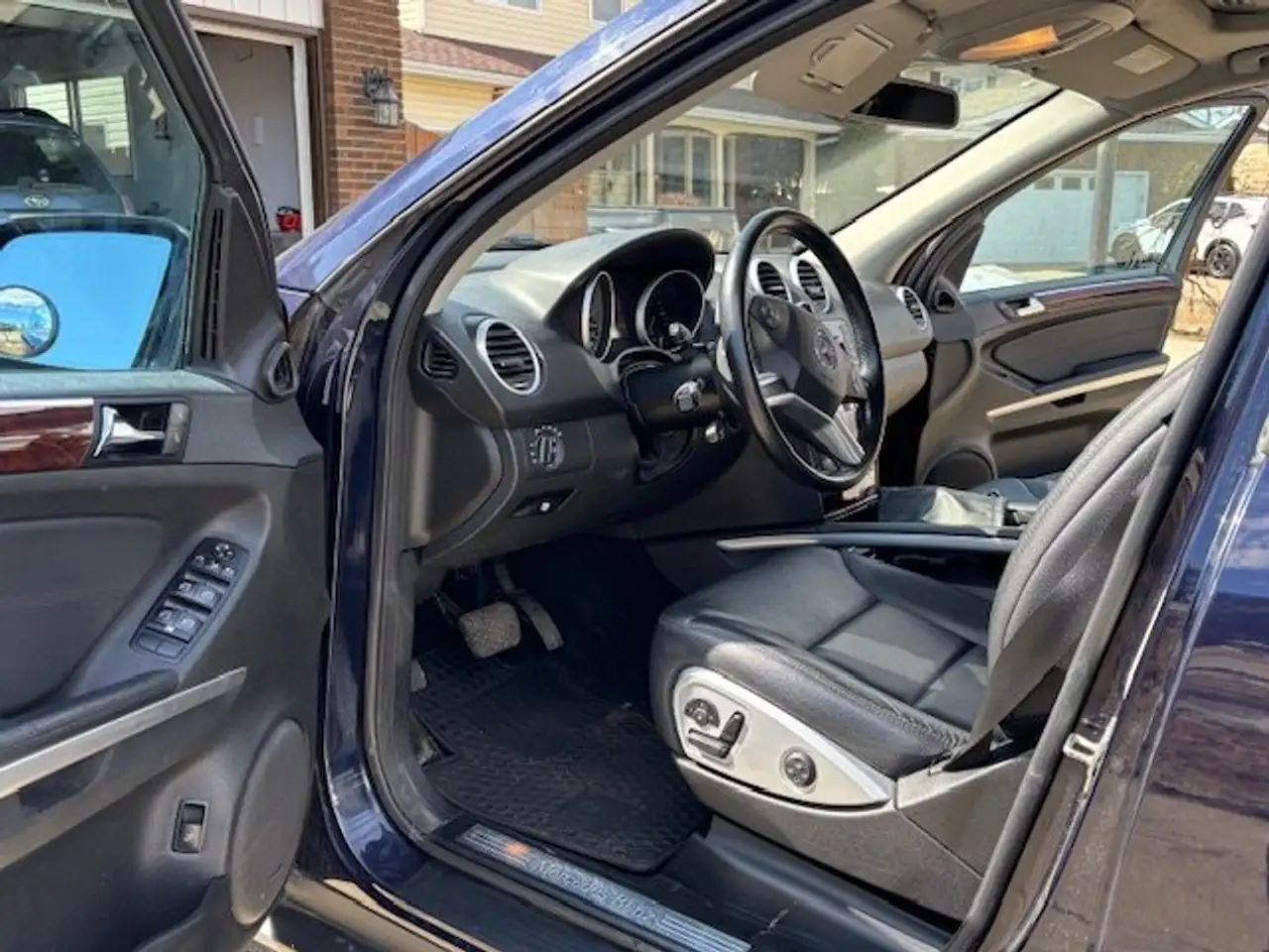 Mercedes-Benz M-Class снимка Mercedes-Benz M-Class