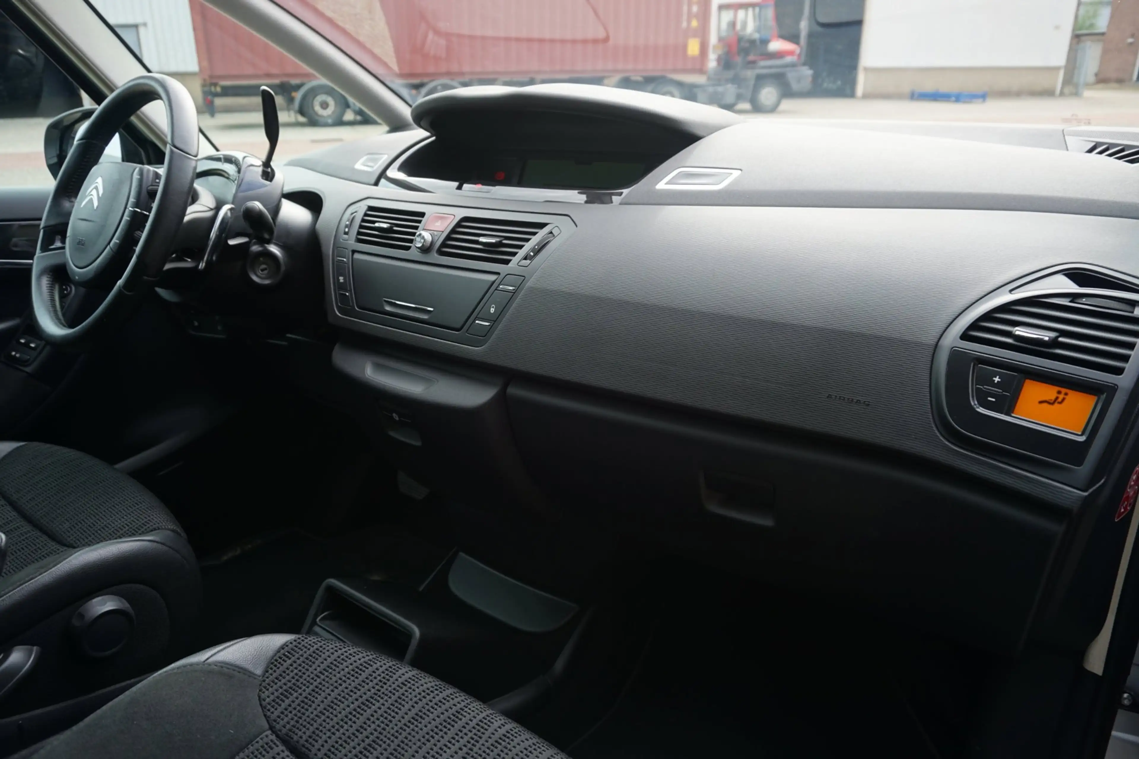 Citroen C4 Picasso 2.0 HDi Exclusive EGS — photo 6