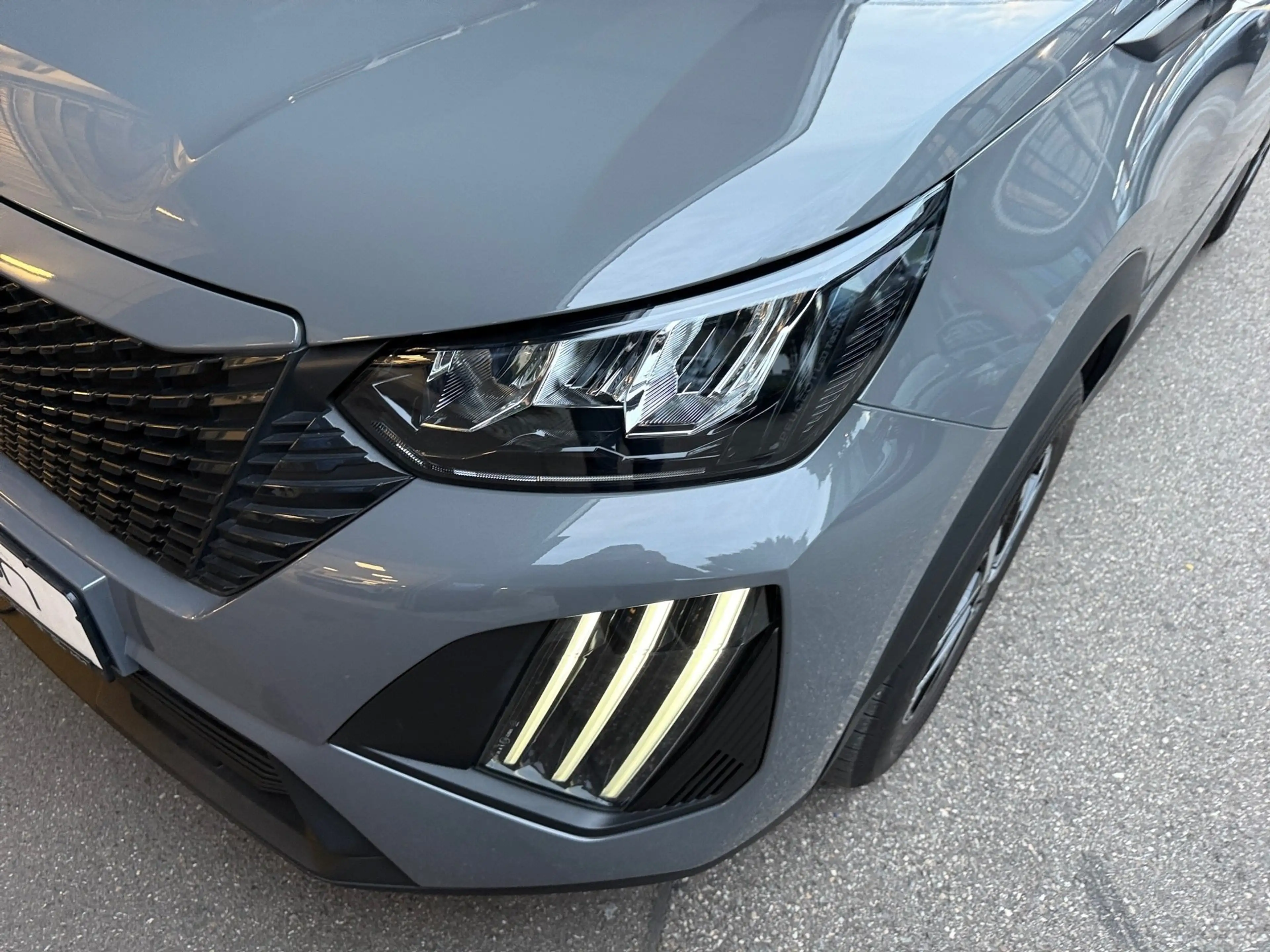 Peugeot 2008 1.2 PureTech 100 Active LED PDC KlimaA — photo 3