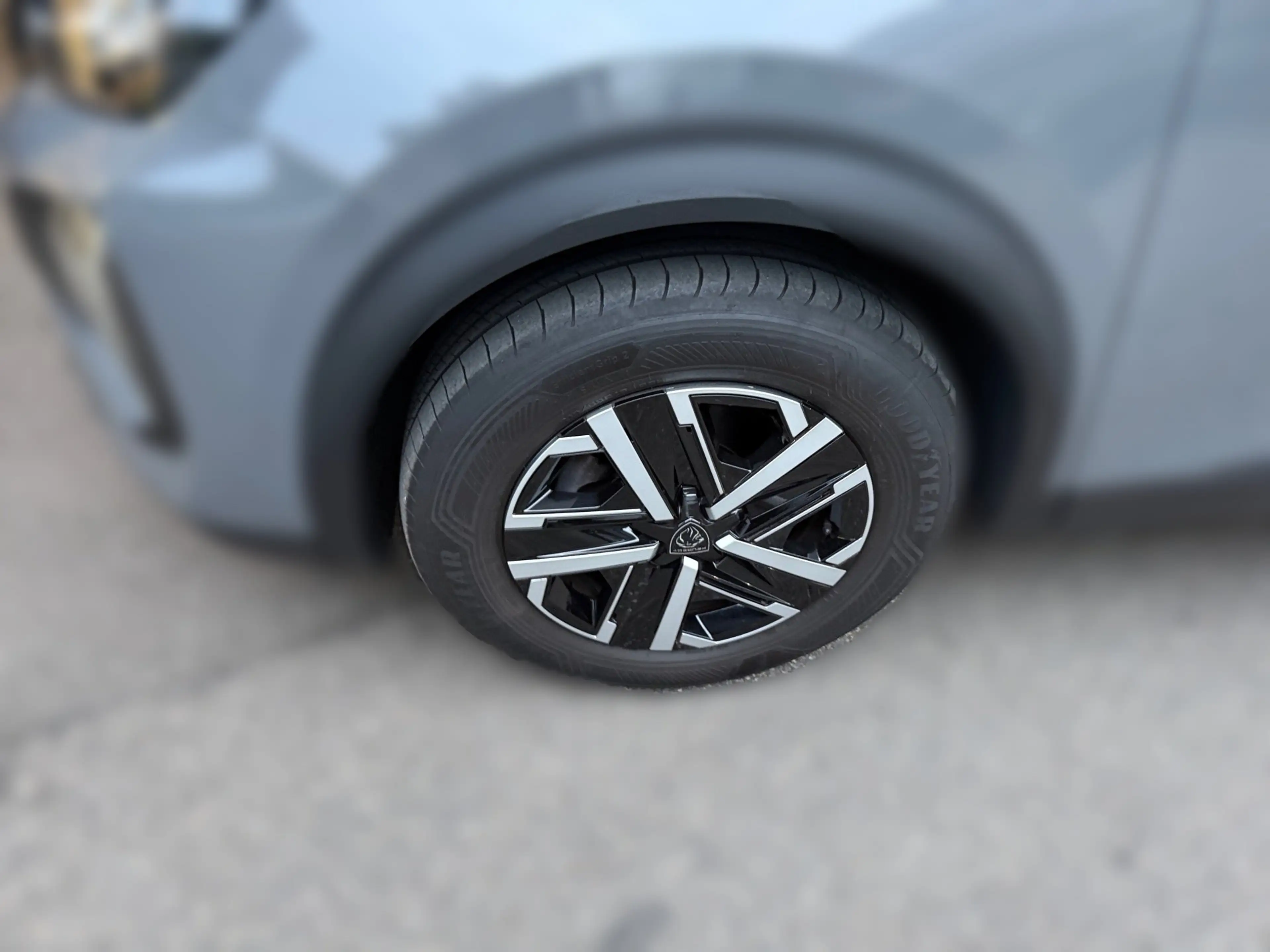 Peugeot 2008 1.2 PureTech 100 Active LED PDC KlimaA — photo 4