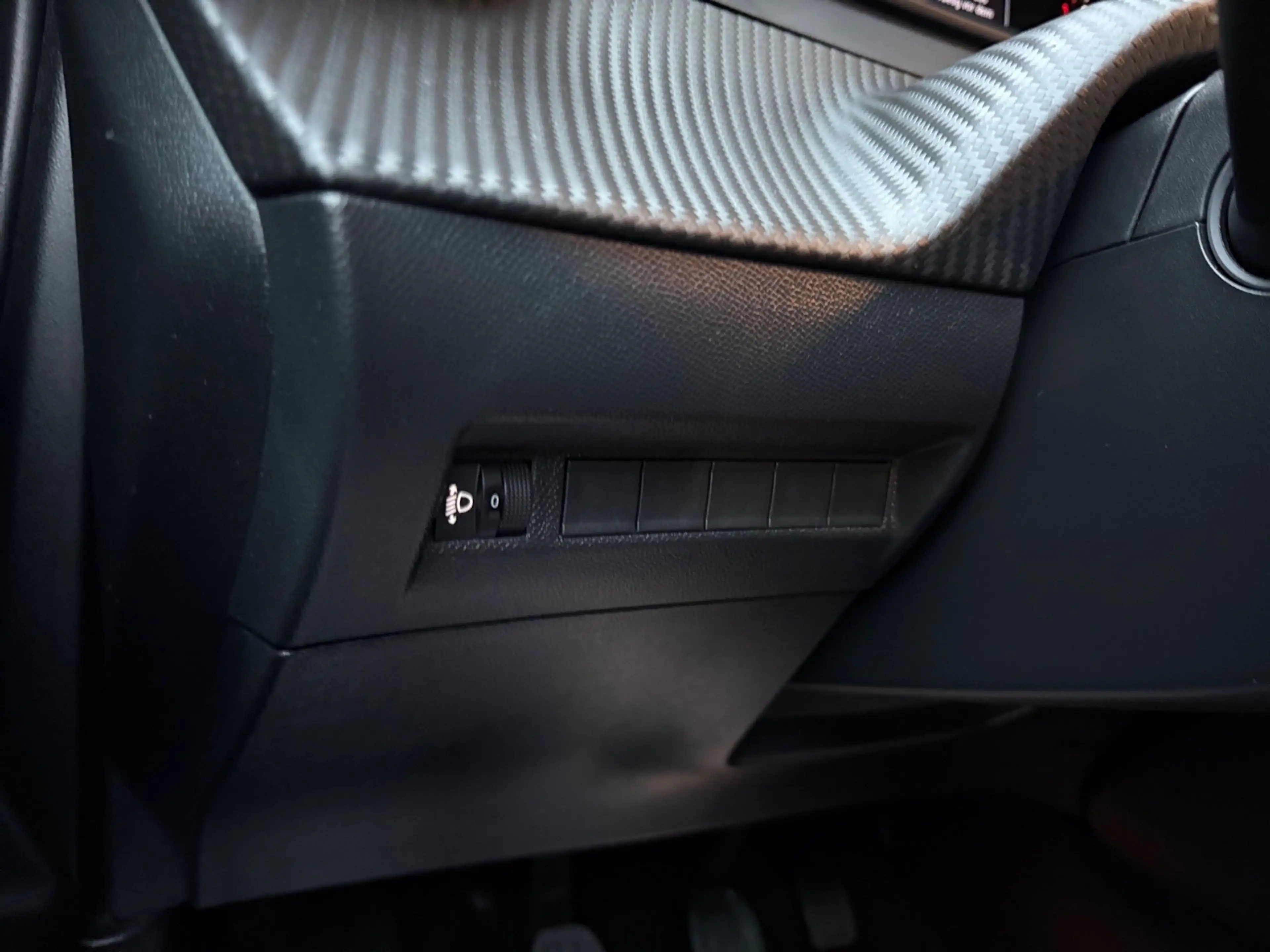 Peugeot 2008 1.2 PureTech 100 Active LED PDC KlimaA — photo 7