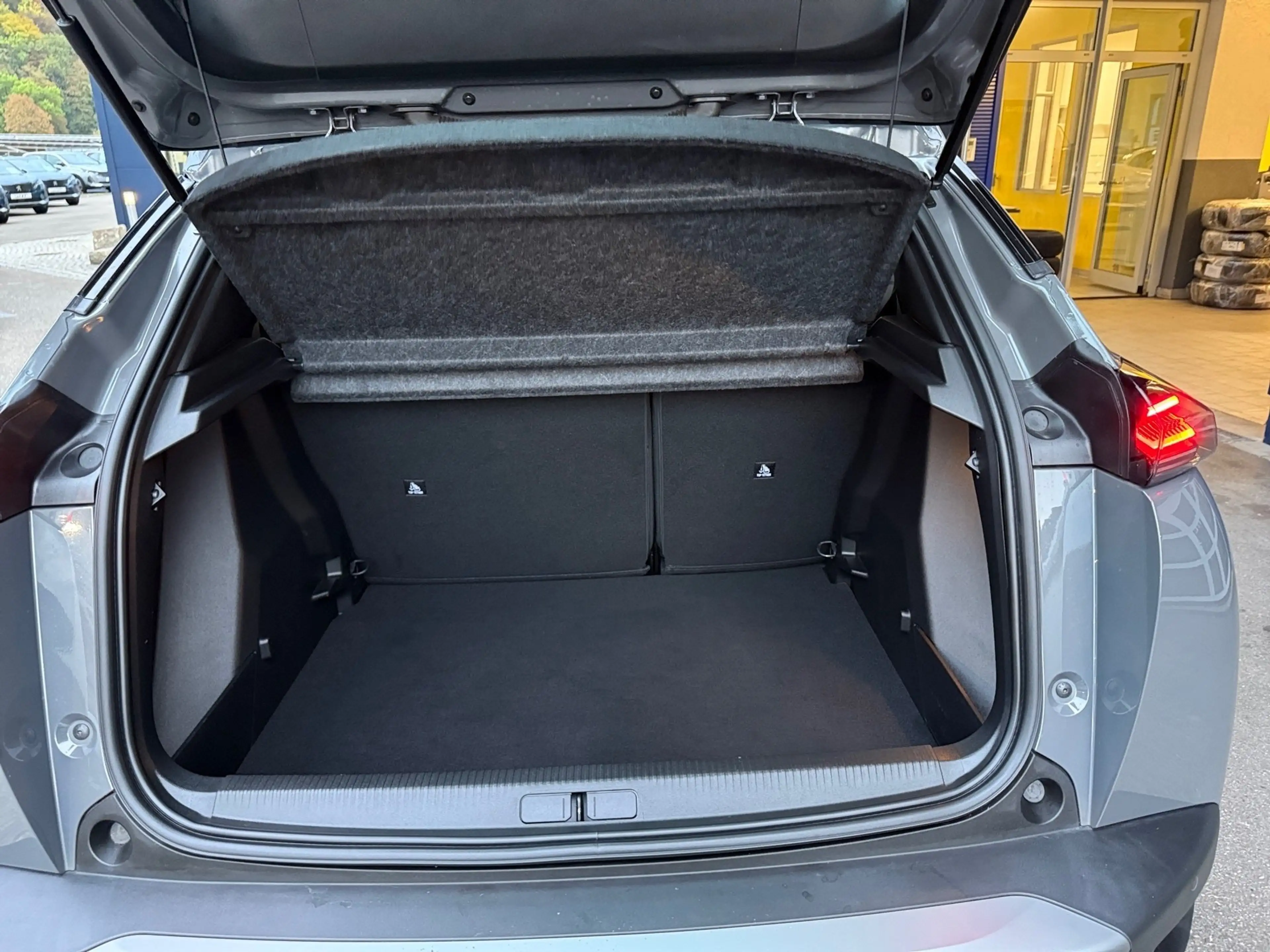 Peugeot 2008 1.2 PureTech 100 Active LED PDC KlimaA — photo 12