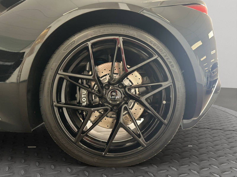 Lotus Emira Emira V6 SE — photo 9