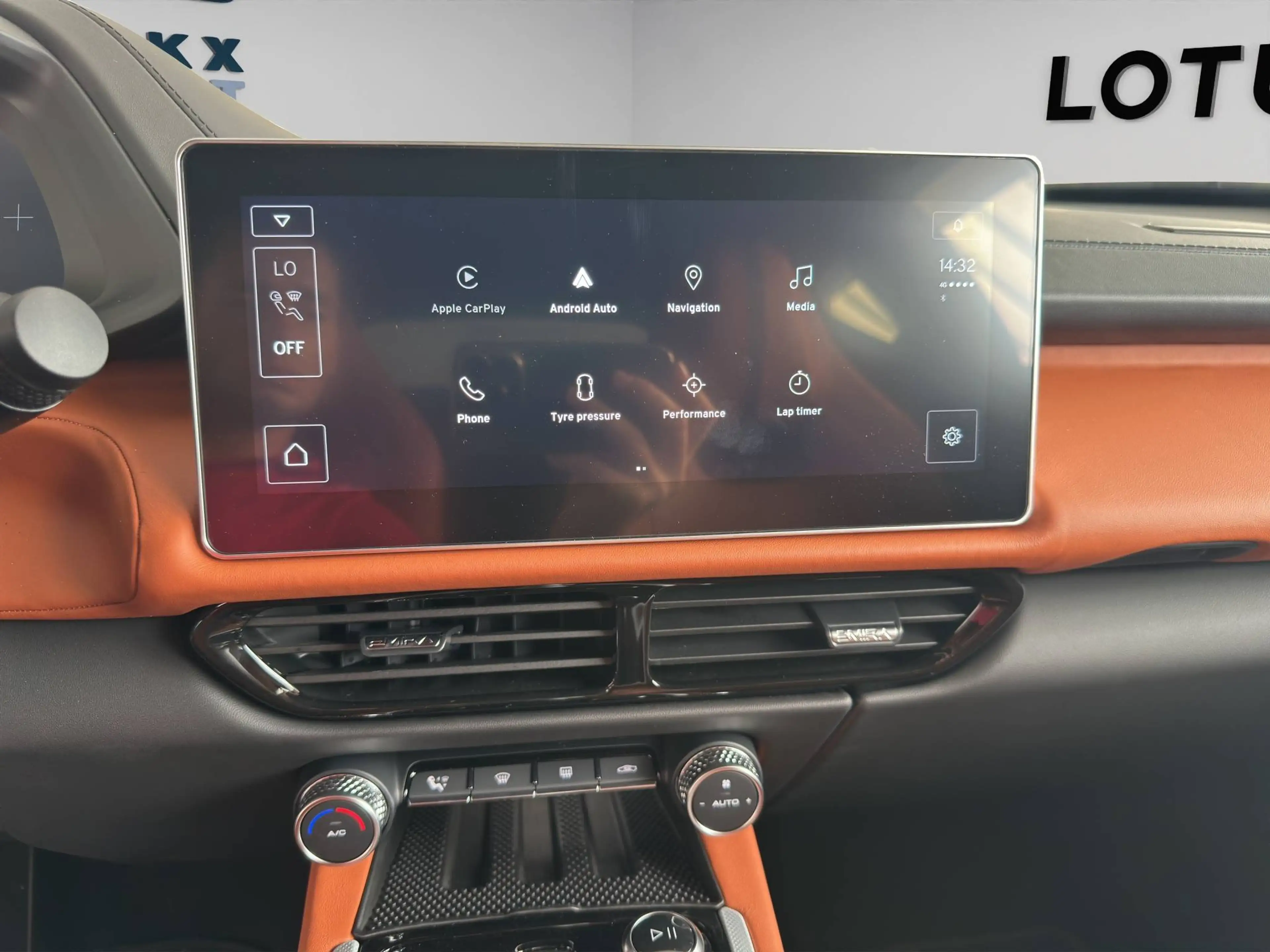 Lotus Emira Emira V6 SE — photo 13