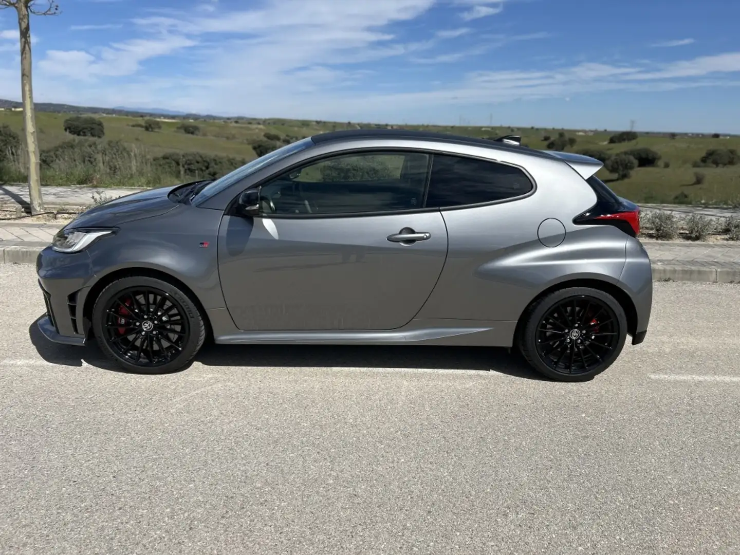 Toyota Yaris GR RZ Aut. Gris - 2