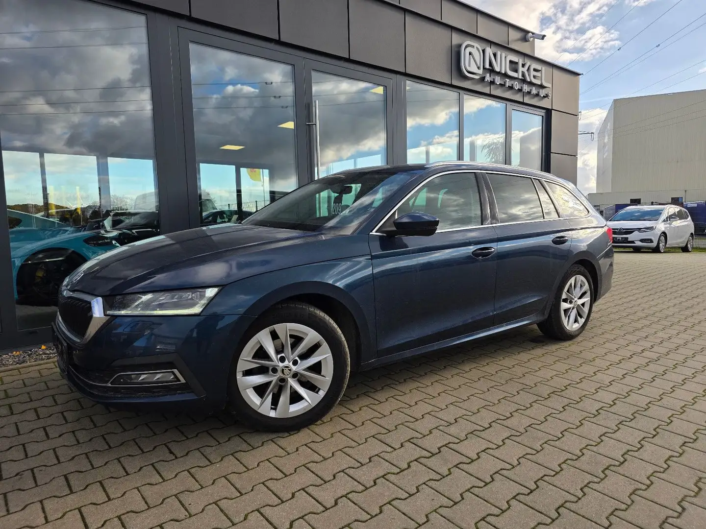 Skoda Octavia Combi Style*Ahk*Led*Pano*Acc*Kamera*HuD Blau - 1