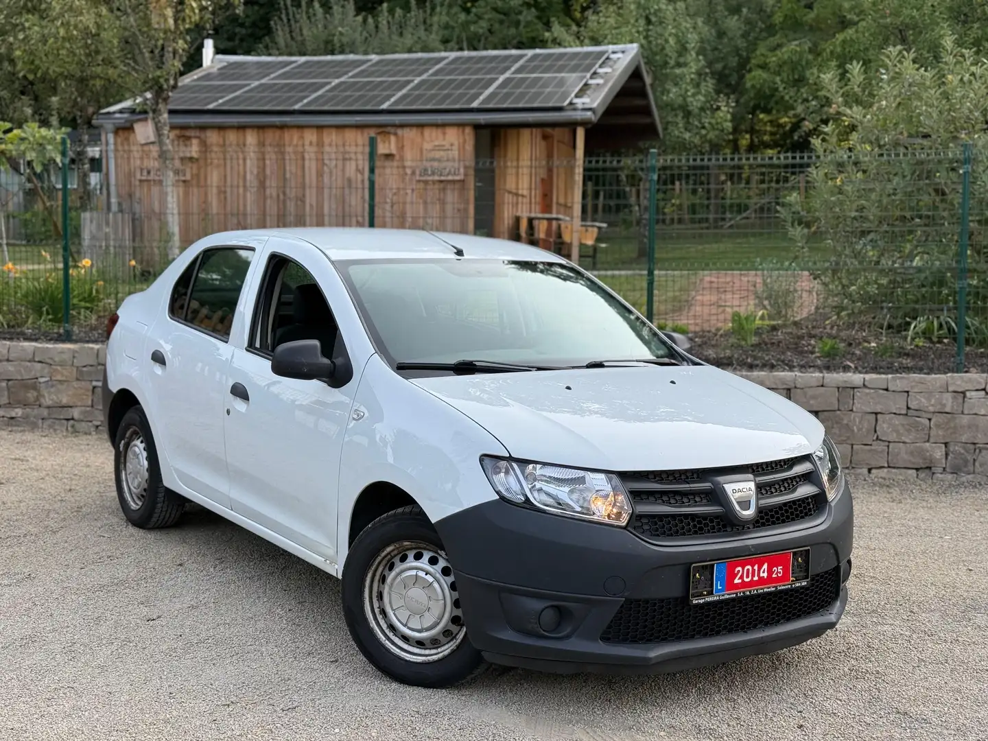 Dacia Logan Logan 1.4 Laureate / BLUETOOTH / ATTACHE REMORQUE Blanc - 2