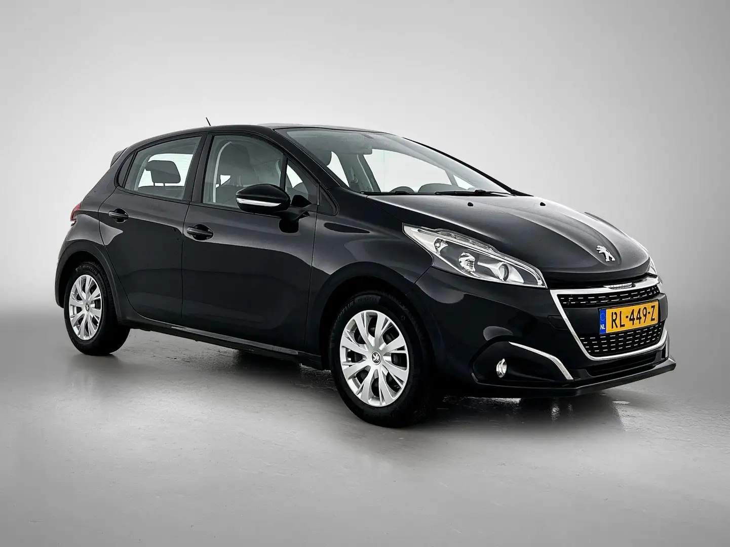 Peugeot 208 1.2 Blue Lion 82pk | Navigatie | Airco | Cruise Co Zwart - 2
