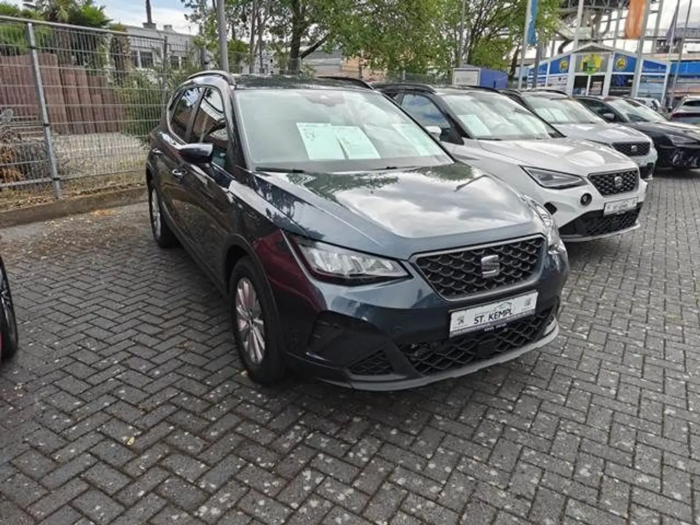 SEAT Arona 1.0 TSI OPF DSG Road Edition Grau - 2