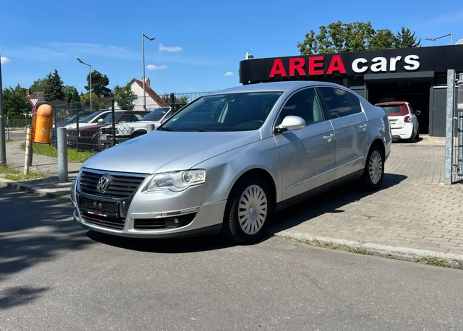 Volkswagen Passat Lim. 2.0 FSI Comfortline*RADIO*PDC*SITZHZ Zilver - 2