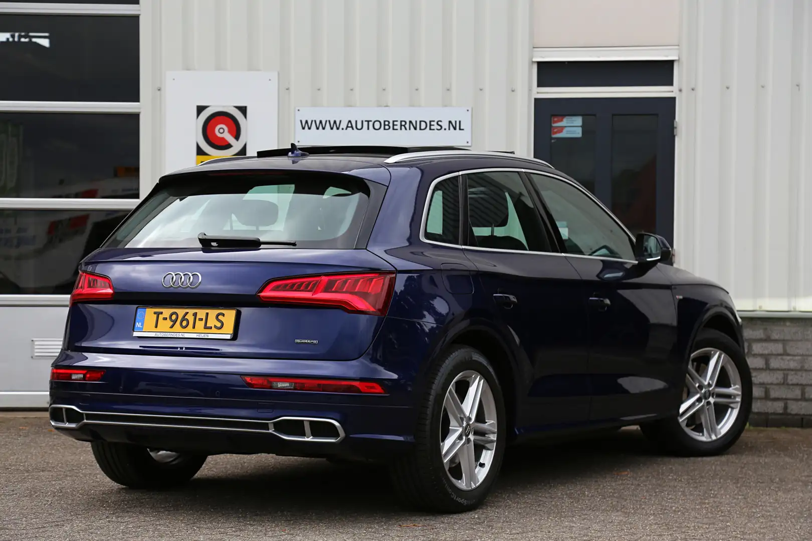 Audi Q5 55 TFSI e 367PK Plug in S-Line Quattro Competition Blauw - 2