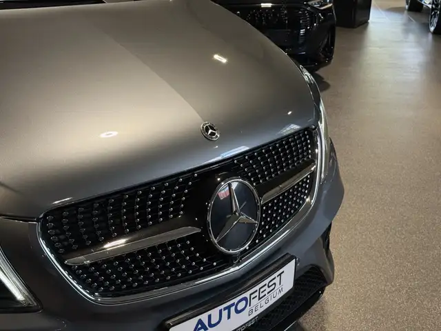 Mercedes-Benz V 300 view 6