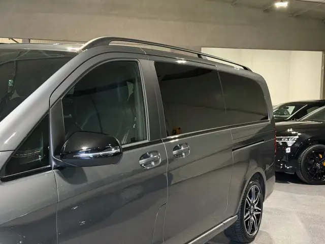 Mercedes-Benz V 300 view 12