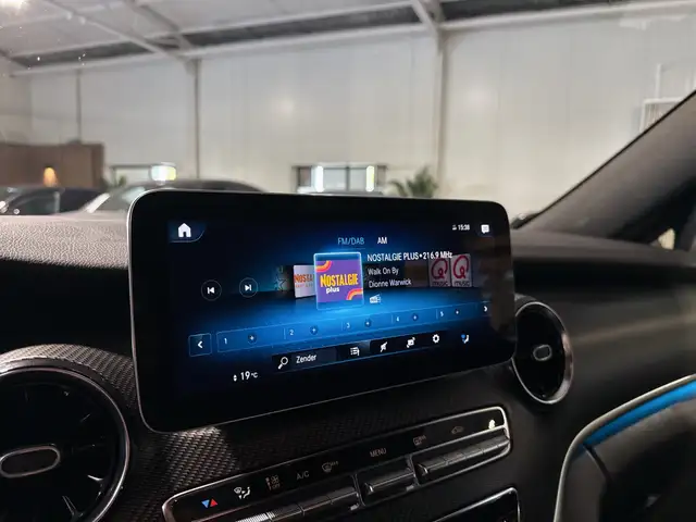 Mercedes-Benz V 300 view 11