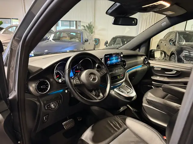 Mercedes-Benz V 300 view 2