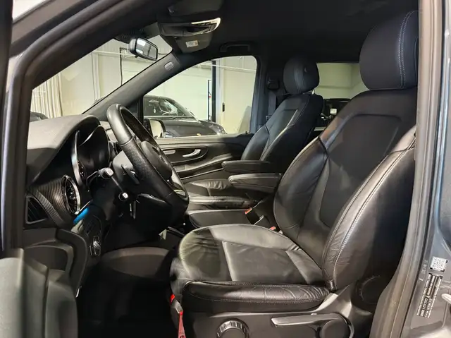 Mercedes-Benz V 300 view 3