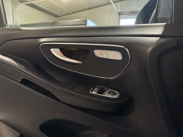 Mercedes-Benz V 300 view 9