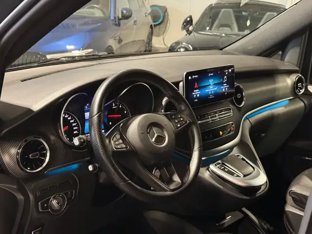 Mercedes-Benz V 300 view 7