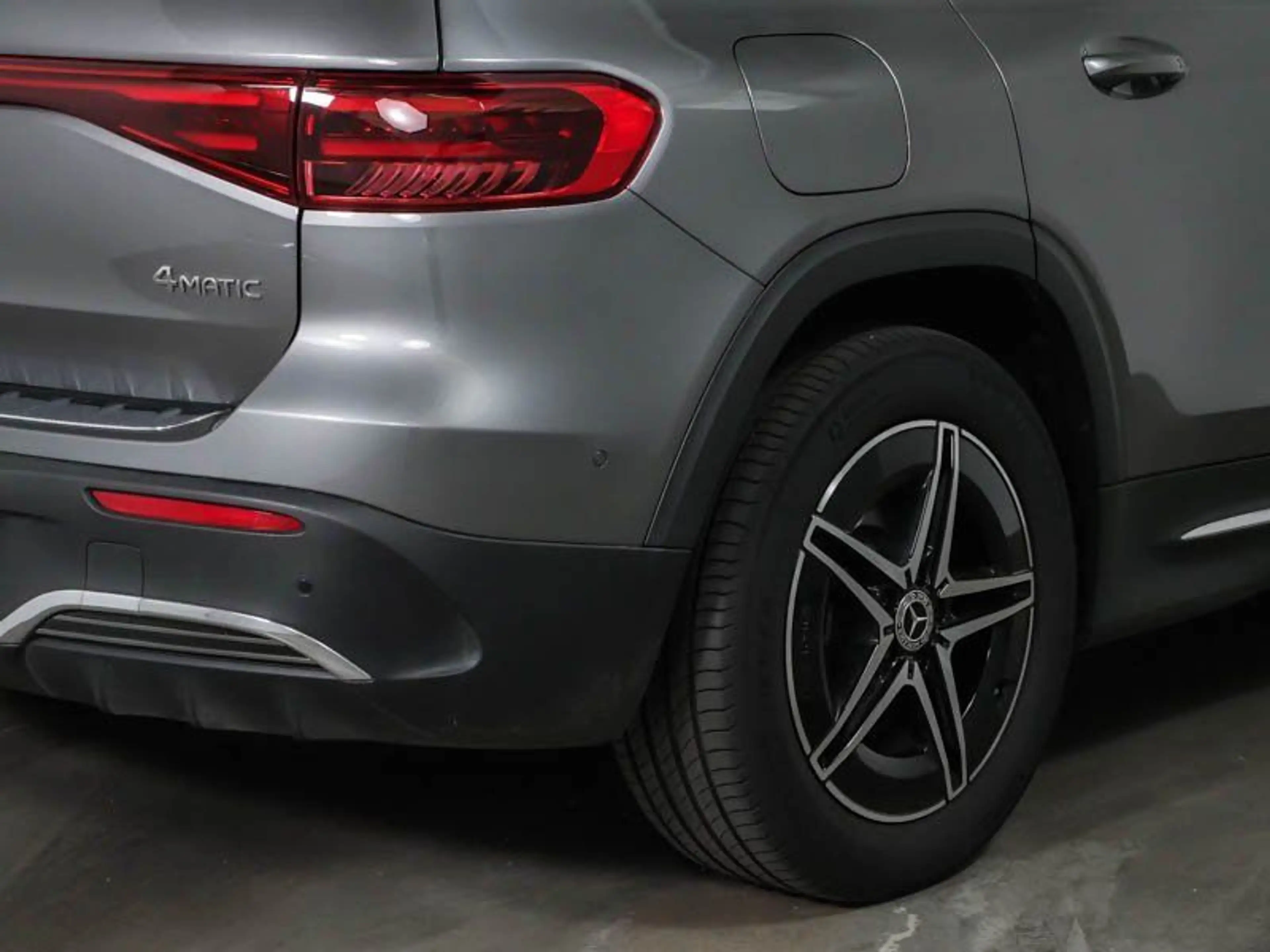 Mercedes-Benz EQB 350 4M AMG+AHK+FAHRASSI+360°+WI-PAKET+DISTR+ — photo 4