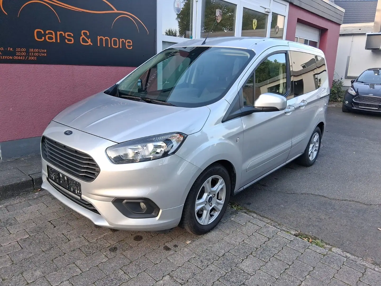 Ford Tourneo Courier Trend Silber - 1