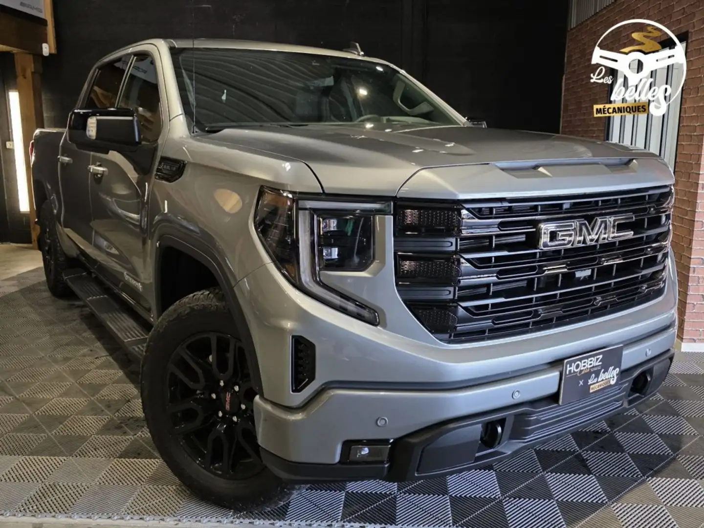 GMC Sierra 2026 EN ARRIVAGE // 79 600 € HT - ELEVATION X31 Privilège 5.3l V8 Ecotec3 Crew Cab - Garantie 24 mois Gris - 2