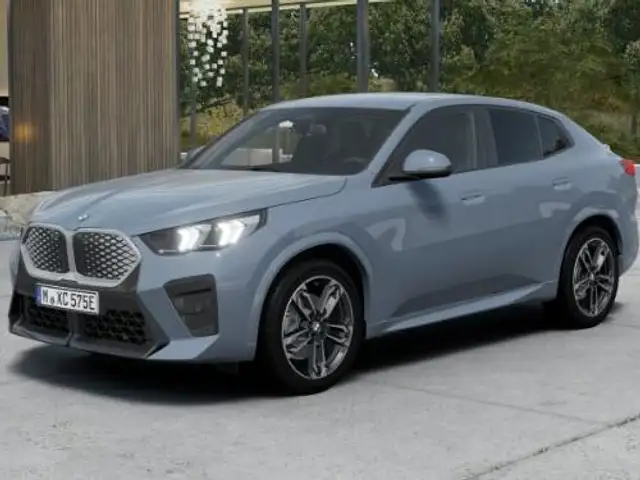 BMW iX2 eDrive20 /Pack M/ Driving pack/ 19"/ Attelage