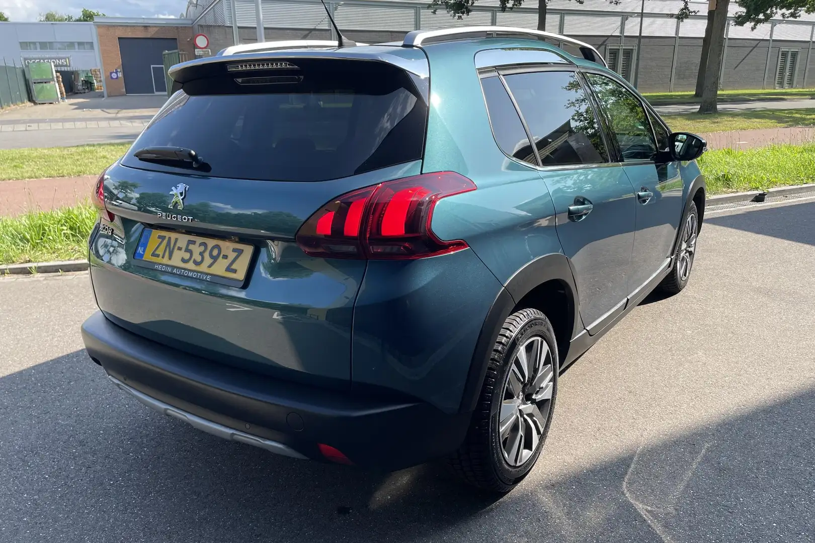 Peugeot 2008 1.2 PureTech Allure Grün - 2