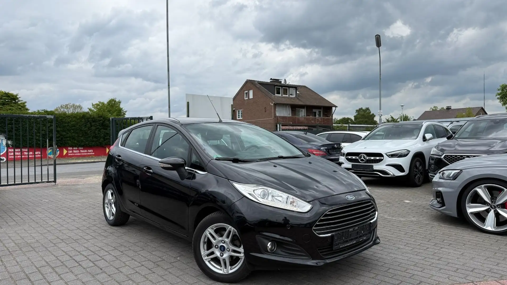Ford Fiesta Titanium 1.6 | NAVI |KLIMA | SEHR SPARSAM Zwart - 1