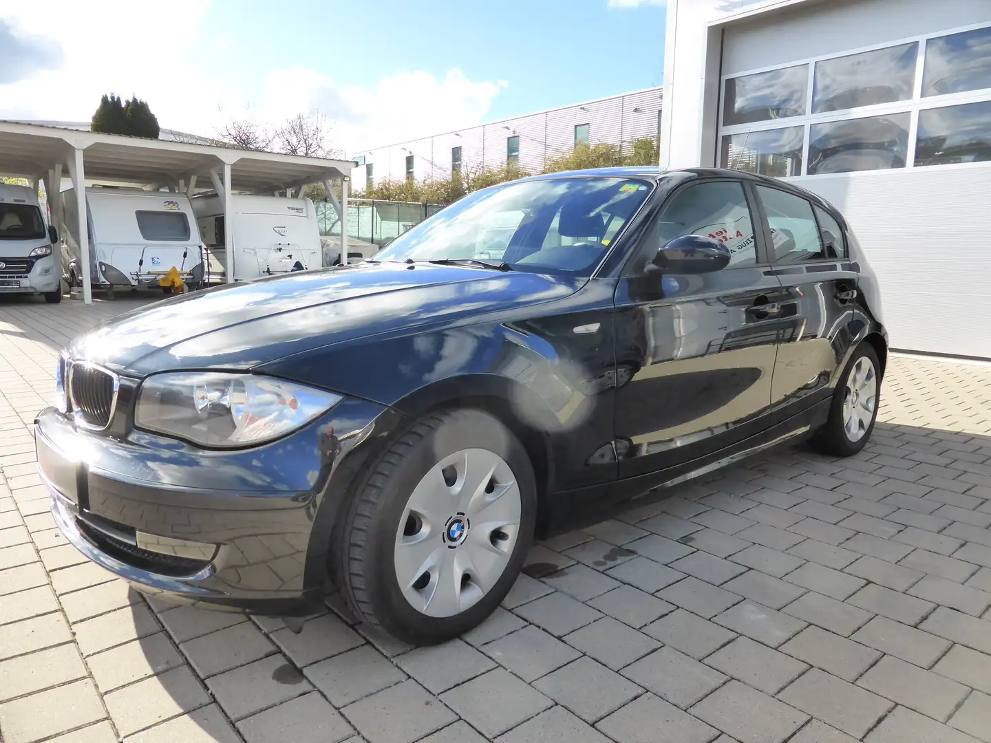 BMW 116 Klima/wenig km/5 Türen/Tüv neu/Facelift/AHK Schwarz - 2