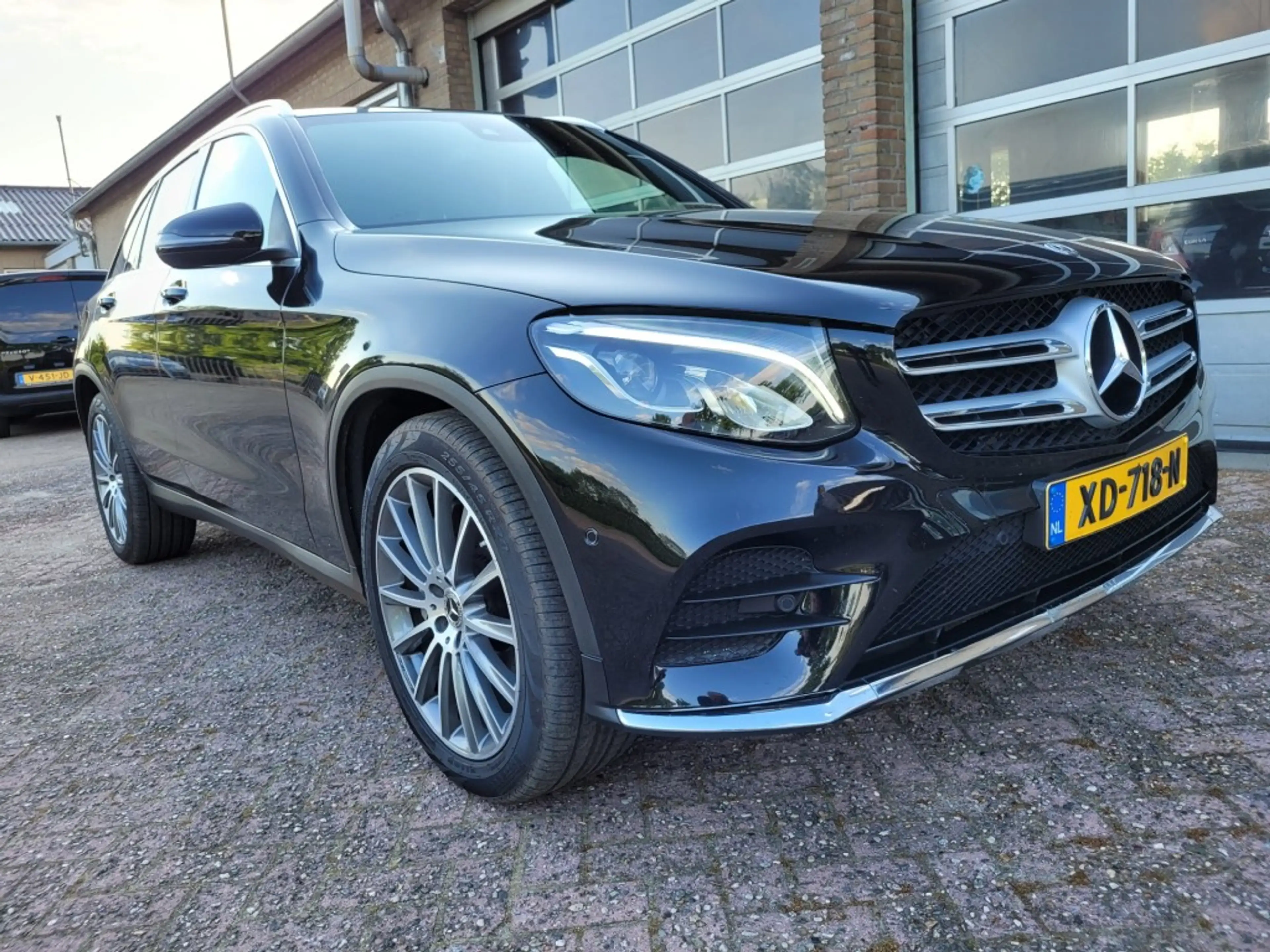 Mercedes-Benz GLC 250 250 4 MATIC AMG LINE 210 pk met trekhaak. — photo 4