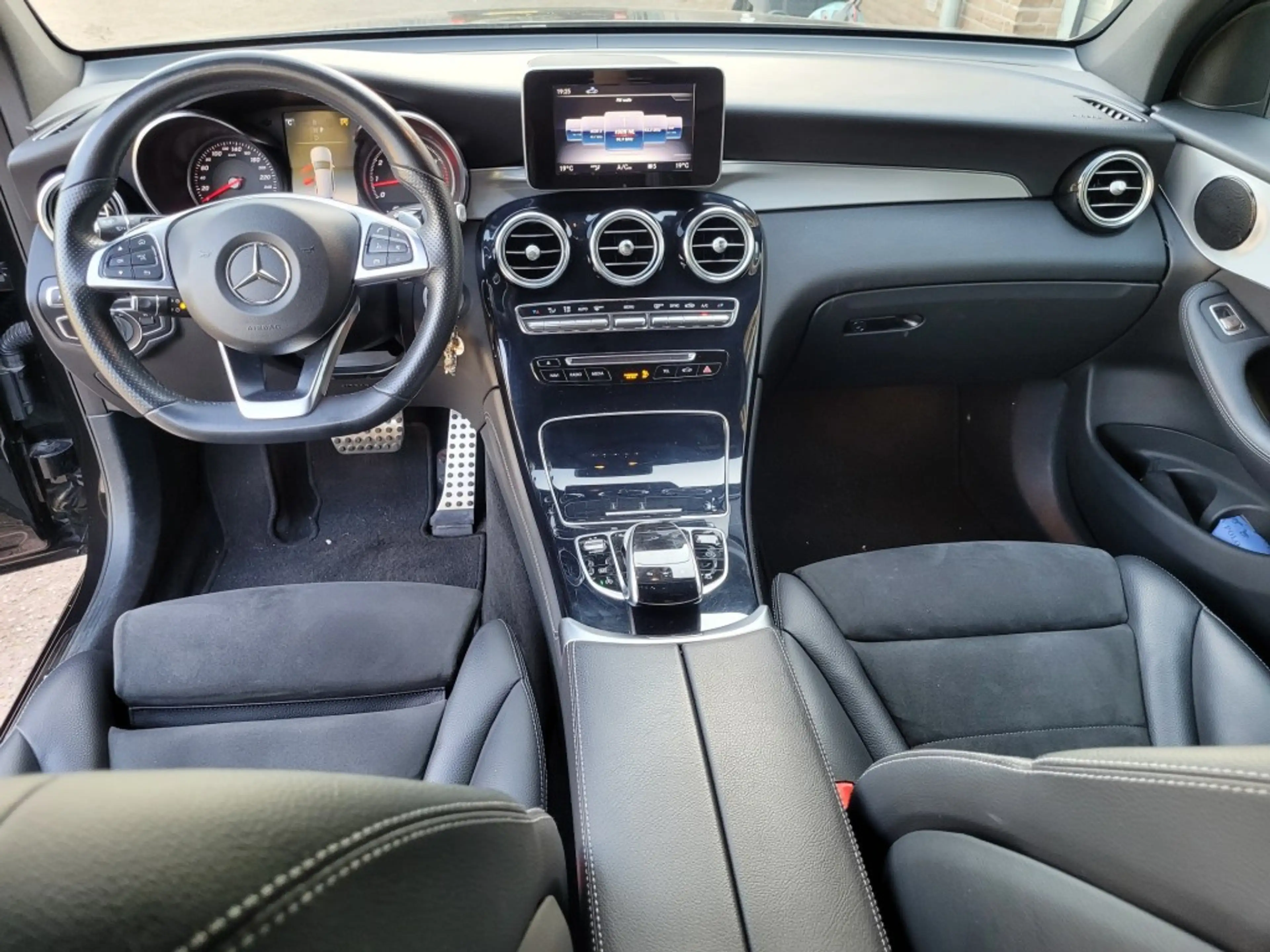 Mercedes-Benz GLC 250 250 4 MATIC AMG LINE 210 pk met trekhaak. — photo 8